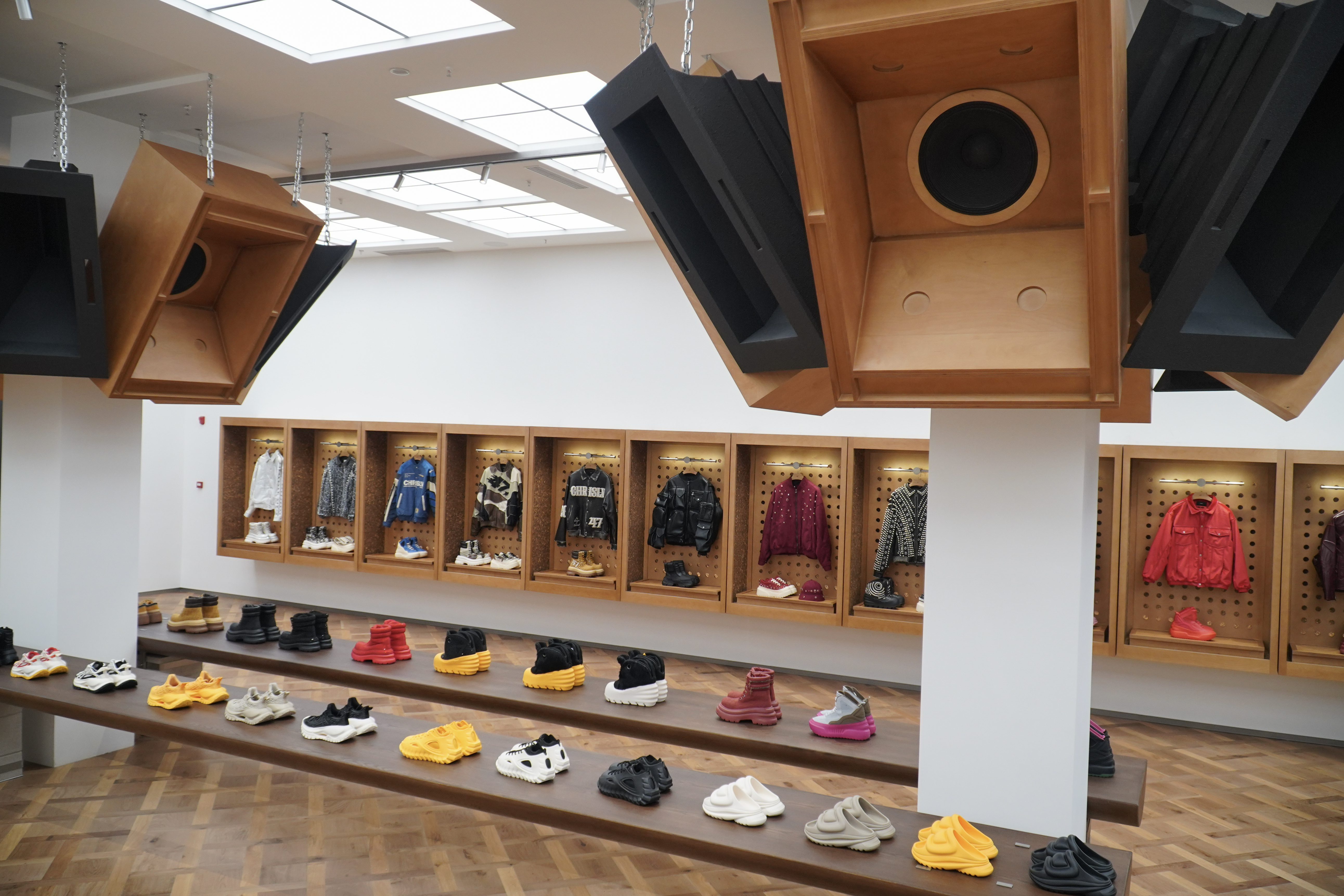 CHRISLVSTUDIO 313 CONCEPT STORE